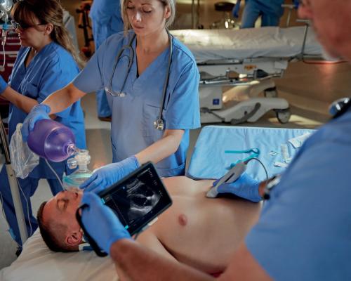 SonoSite iViz手持式超聲儀適合用戶的手掌。 在床邊和現(xiàn)場惡劣的臨床環(huán)境中，它都能提供快速解答。 它結(jié)合了卓越的成像性能，超機動性和單手操作，同時允許操作員與同事協(xié)作并共享信息。 ＃RSNA19 #RSNA＃RSNA2019 #POCUS